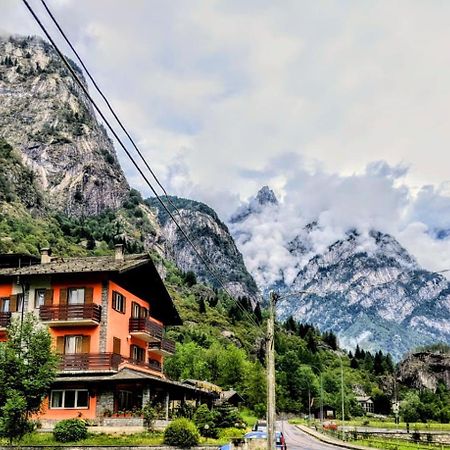 Hotel Ristorante Sasso Remenno Val Masino Екстер'єр фото