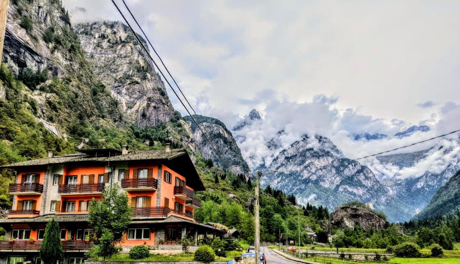 Hotel Ristorante Sasso Remenno Val Masino Екстер'єр фото