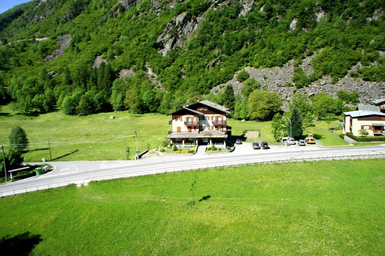 Hotel Ristorante Sasso Remenno Val Masino Екстер'єр фото