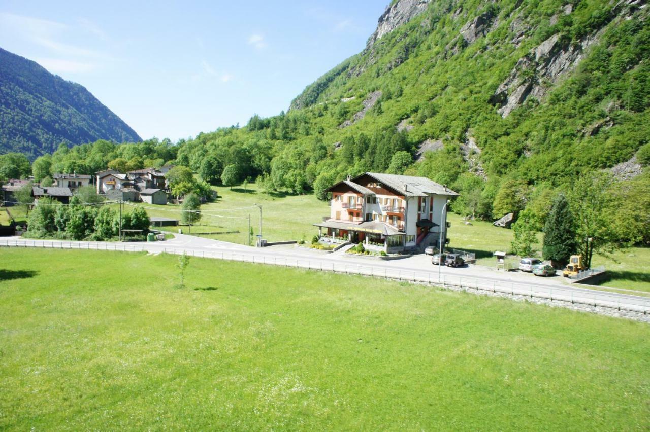 Hotel Ristorante Sasso Remenno Val Masino Екстер'єр фото
